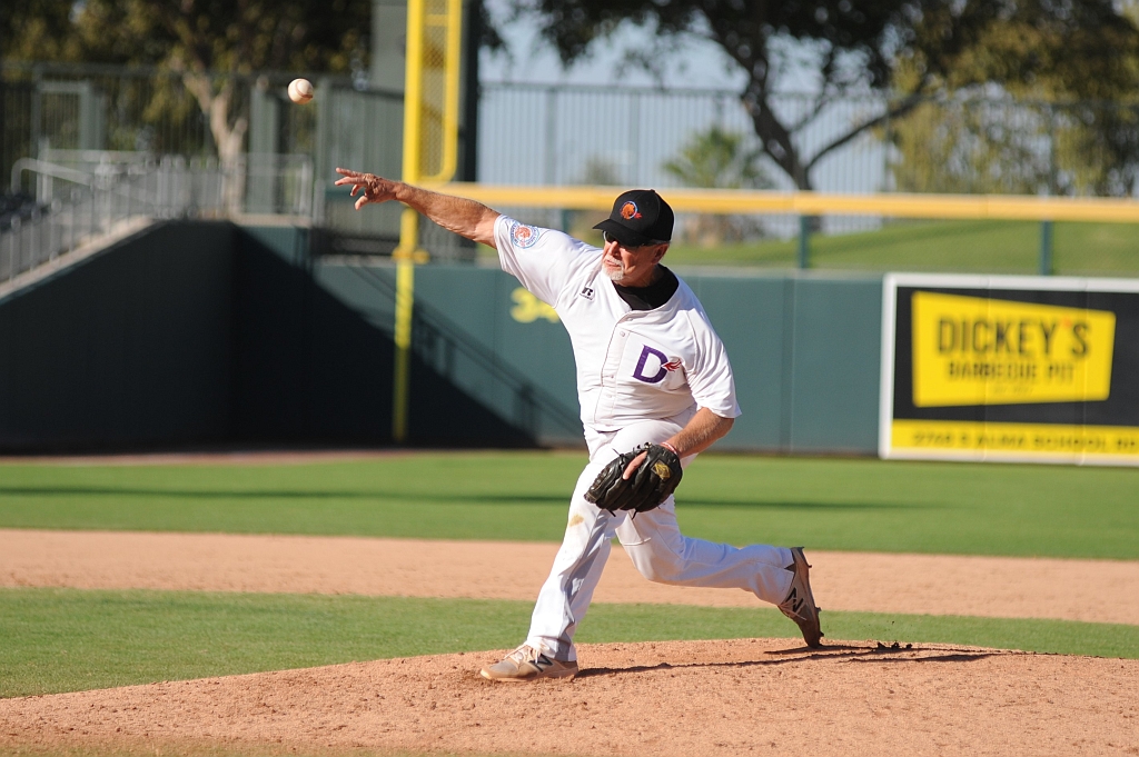 Dragons_2017-11-04 (598).JPG - (c)2010 DeVetter